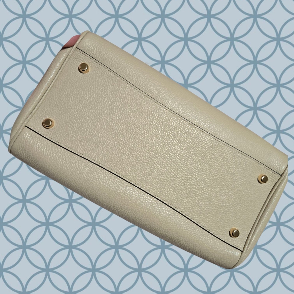Coach Cream Leather Women's Bag - Picture 4 of 16